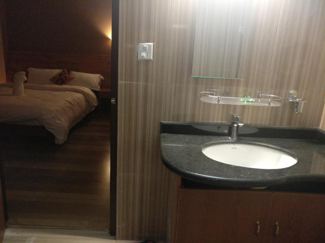 Hotel Hornbill 사우라하 외부 사진